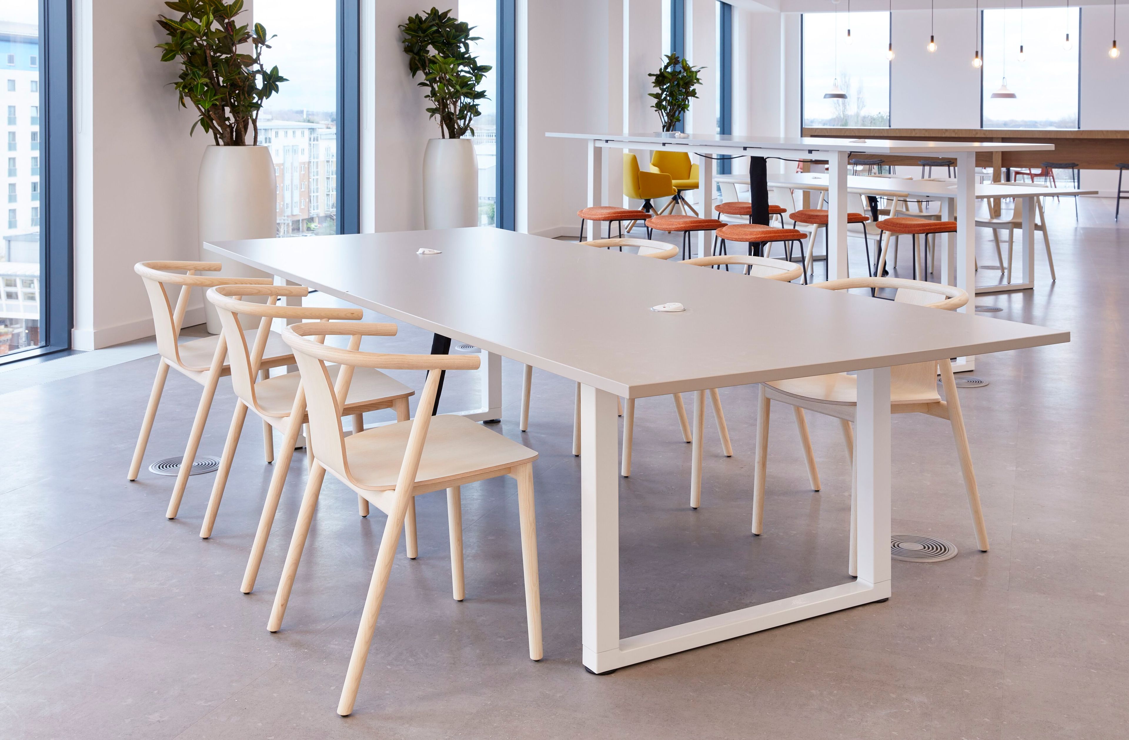 Стол для совещаний с регулируемой высотой из меламина с системой люверсов Haworth T_Up ARCH-00134832 - Вид №1