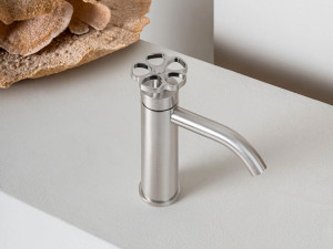 Латунный однорычажный смеситель для раковины