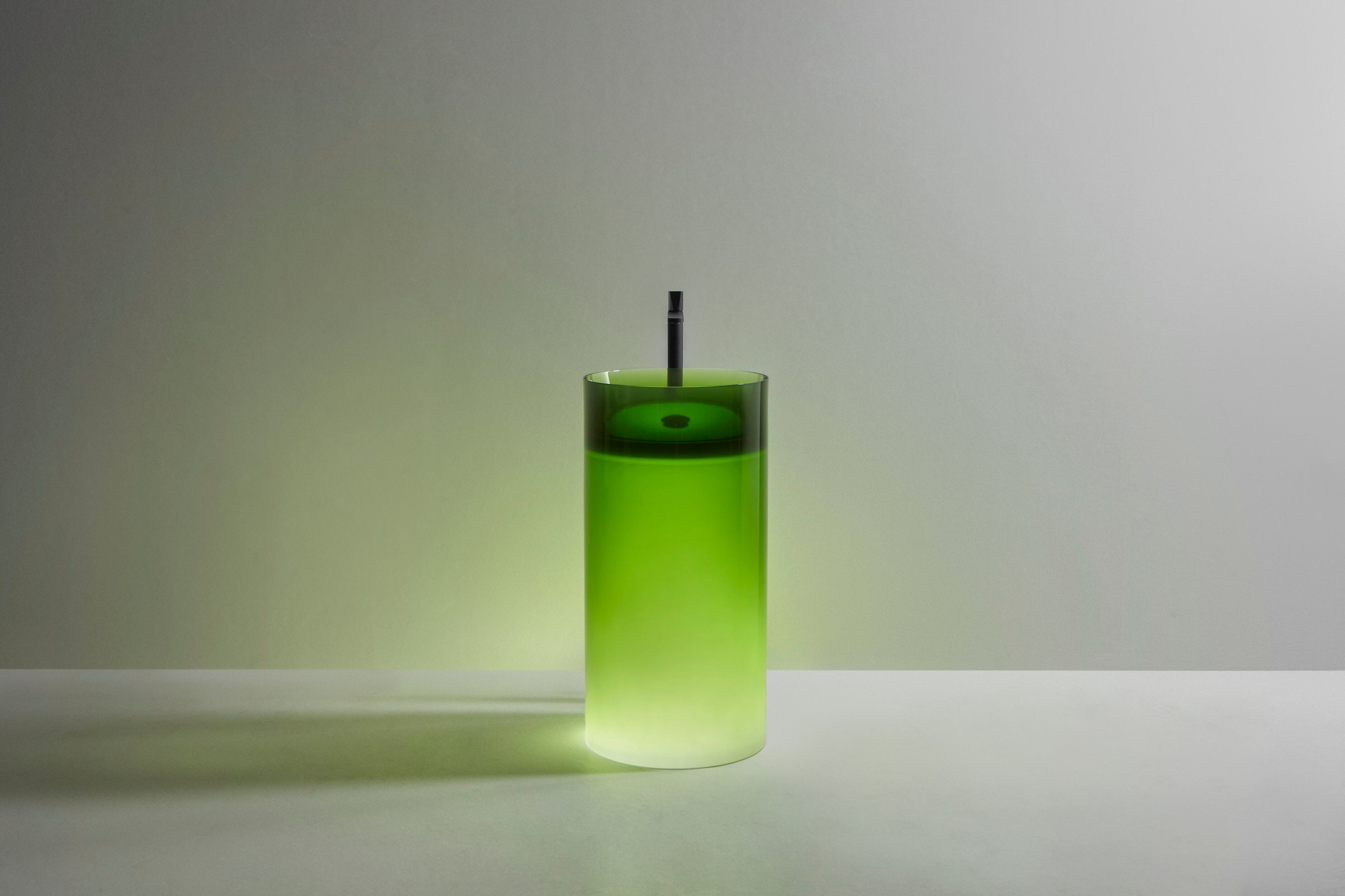 Яркая отдельно стоящая раковина из Cristalmood® Antoniolupi BREEZE ARCH-00006361