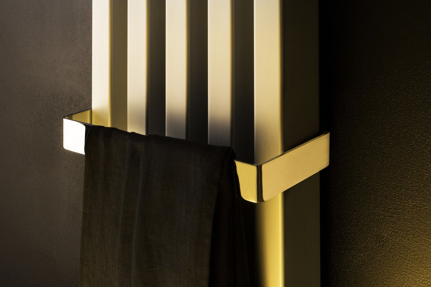 Настенный алюминиевый вертикальный полотенцесушитель Tubes Elements ARCH-00026154 - Вид №2