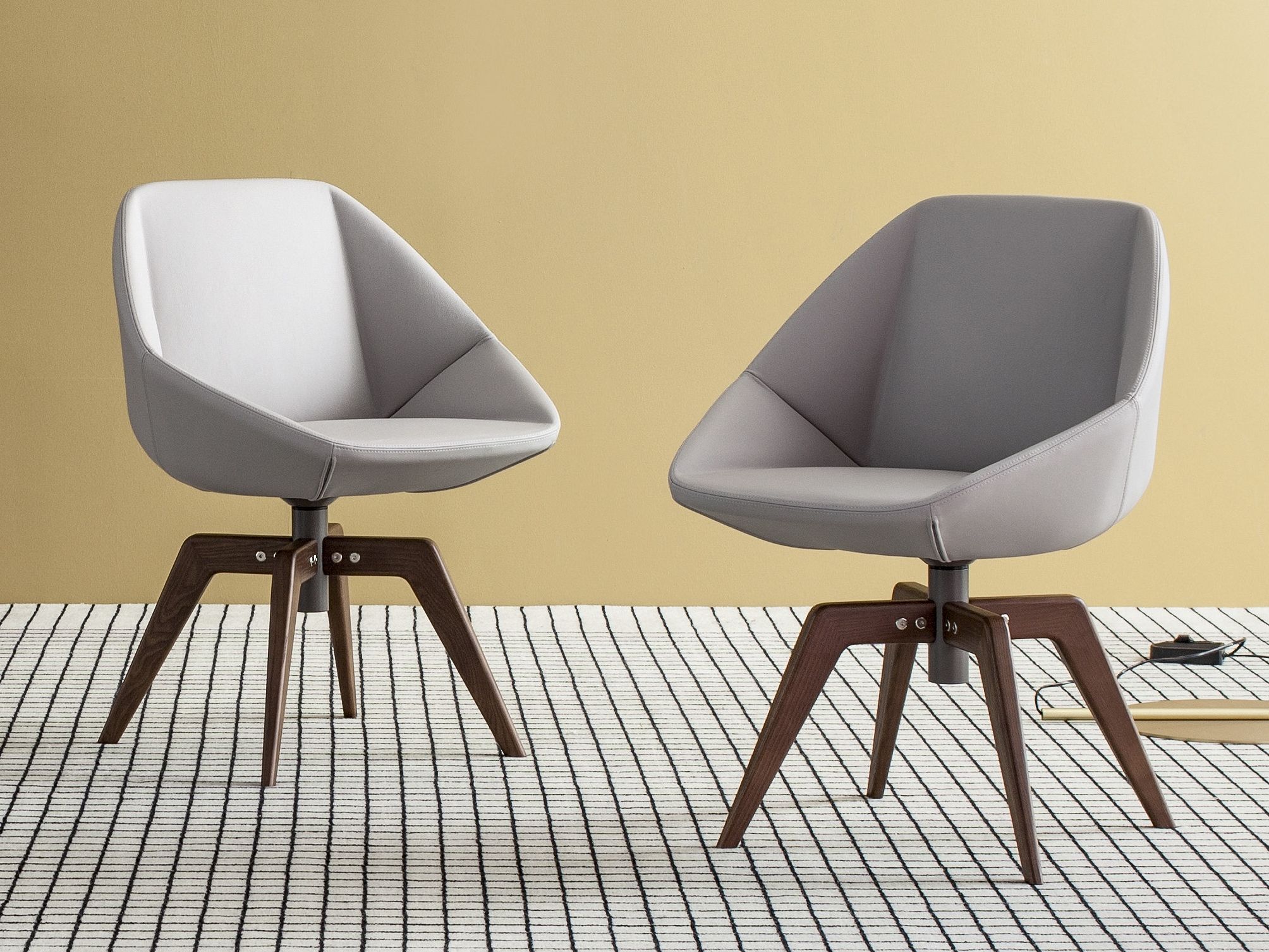 Кожаный мягкий поворотный стул BONALDO STONE ARCH-00022499