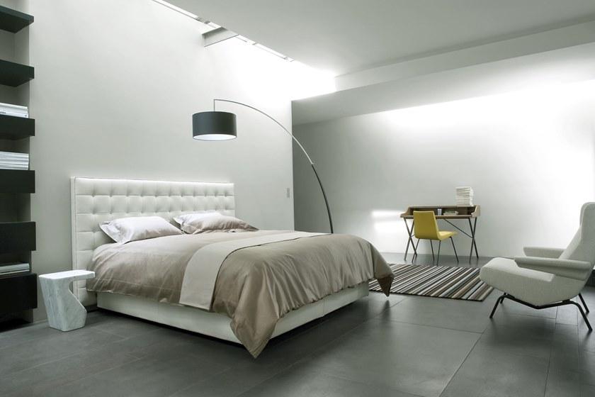 Ligne Roset Двуспальная кровать с обивкой из ткани с тафтинговым изголовьем  15120405-15120605  - Вид №3