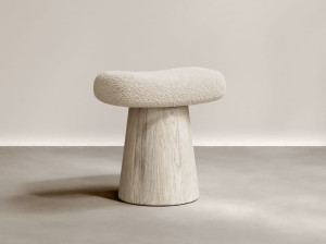 Низкий дубовый стул с шерстяным сиденьем Karakorum bouclé