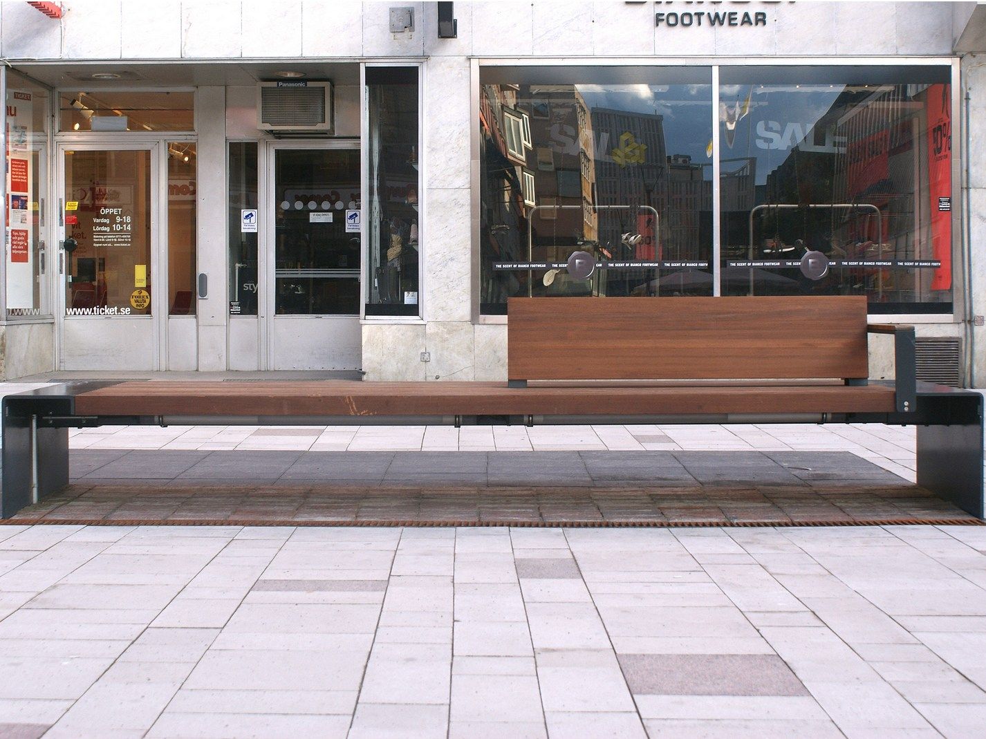 Стальная скамья со спинкой с подлокотниками Nola Industrier CITY WALK ARCH-00070095 - Вид №2