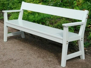 Nola Industrier Скамейка из дерева с подлокотниками Vejby