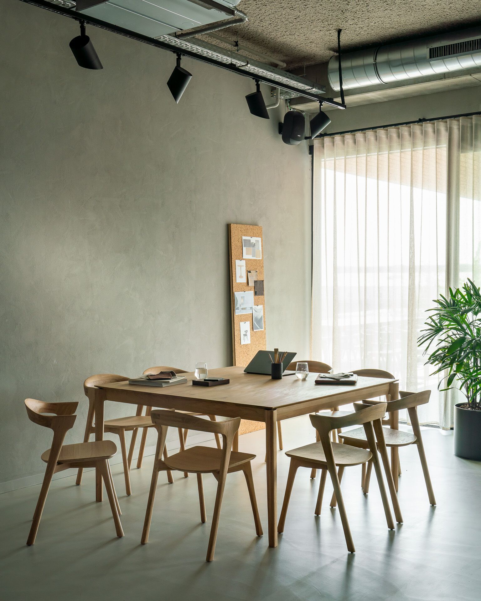 Квадратный дубовый обеденный стол Ethnicraft Bok ARCH-00070610 - Вид №6