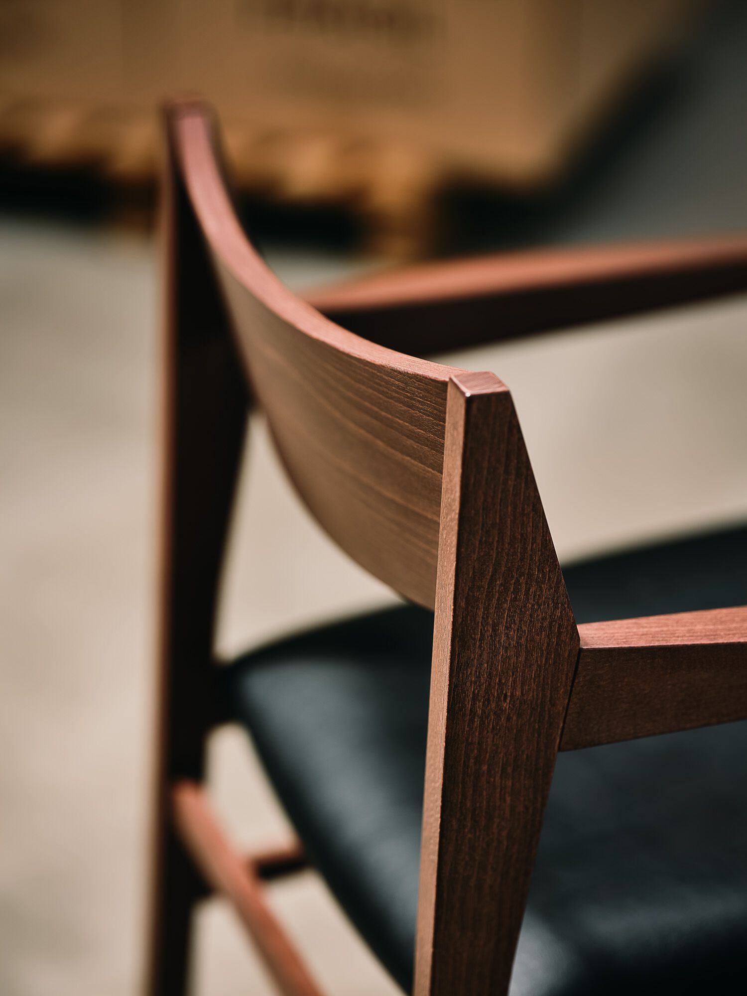 Кресло из бука с мягким сиденьем More Contract Dee ARCH-00085935 - Вид №2