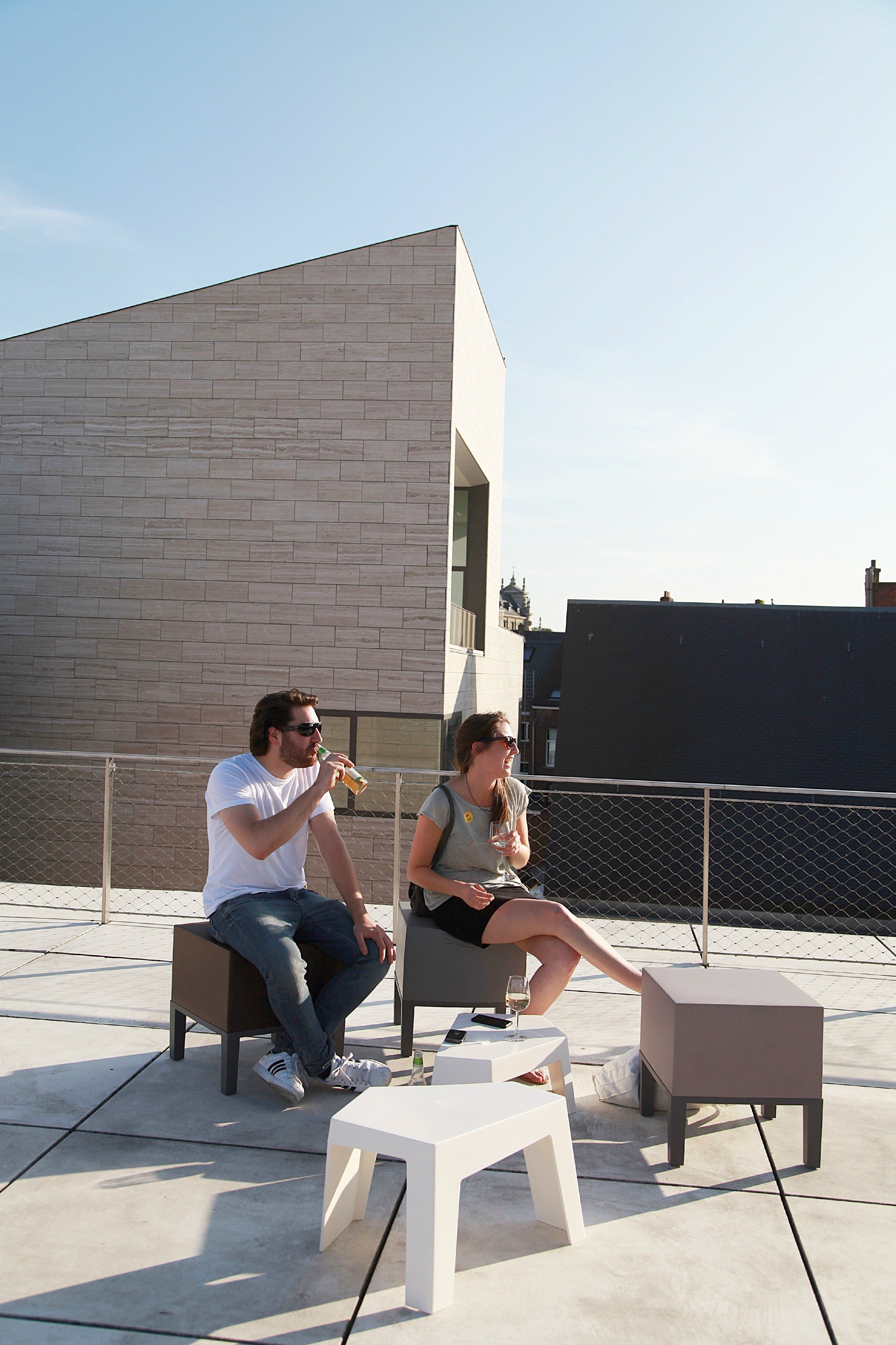 Пластиковый штабелируемый журнальный столик Quinze & Milan MAZE SIDE TABLE ARCH-00064269 - Вид №8