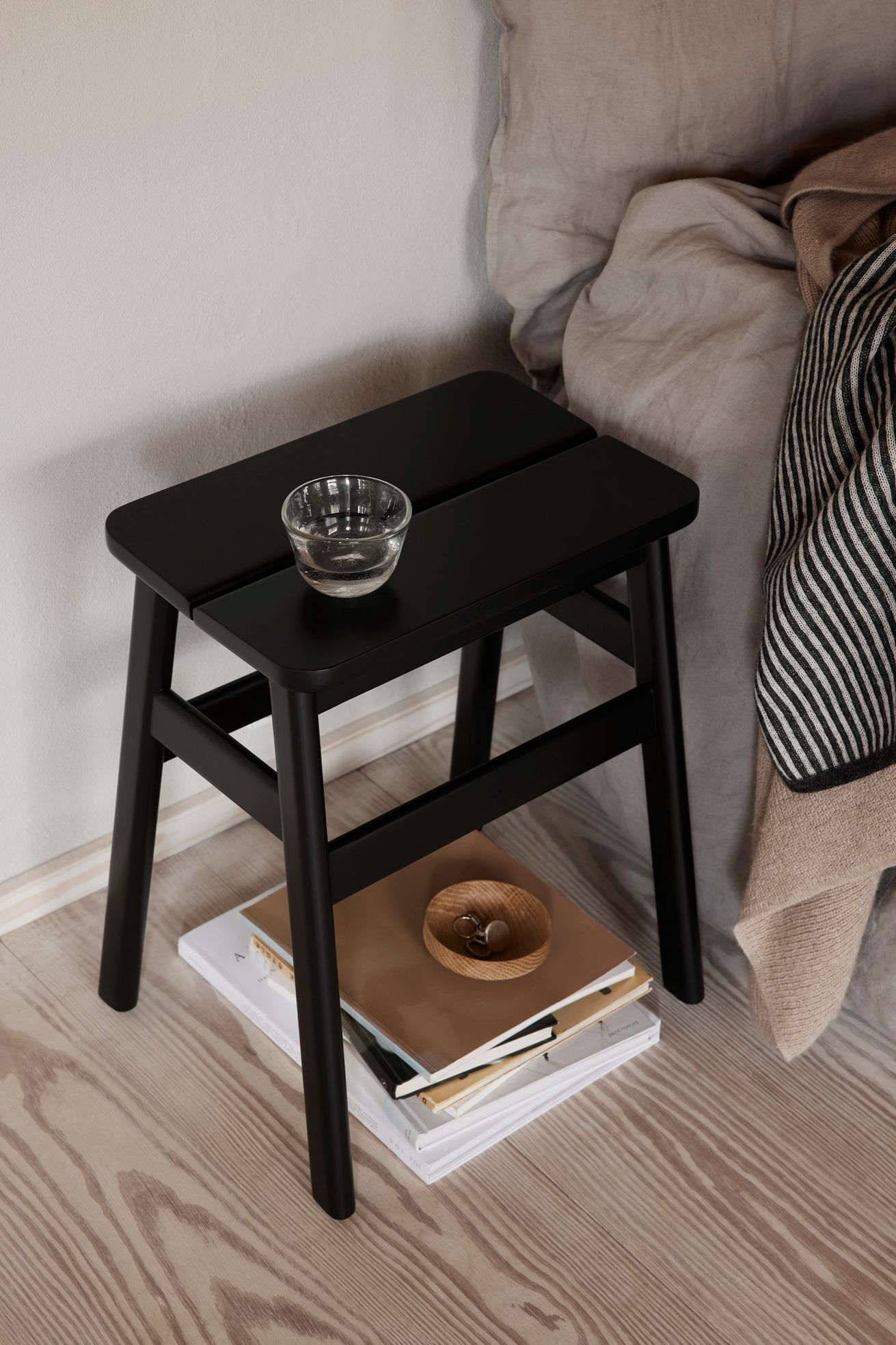 Табурет из бука Form & Refine Angle ARCH-00011176 - Вид №3