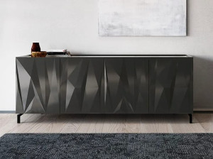 Деревянный шкаф