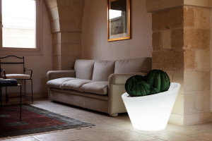 Светящийся садовый горшок из полиэтилена