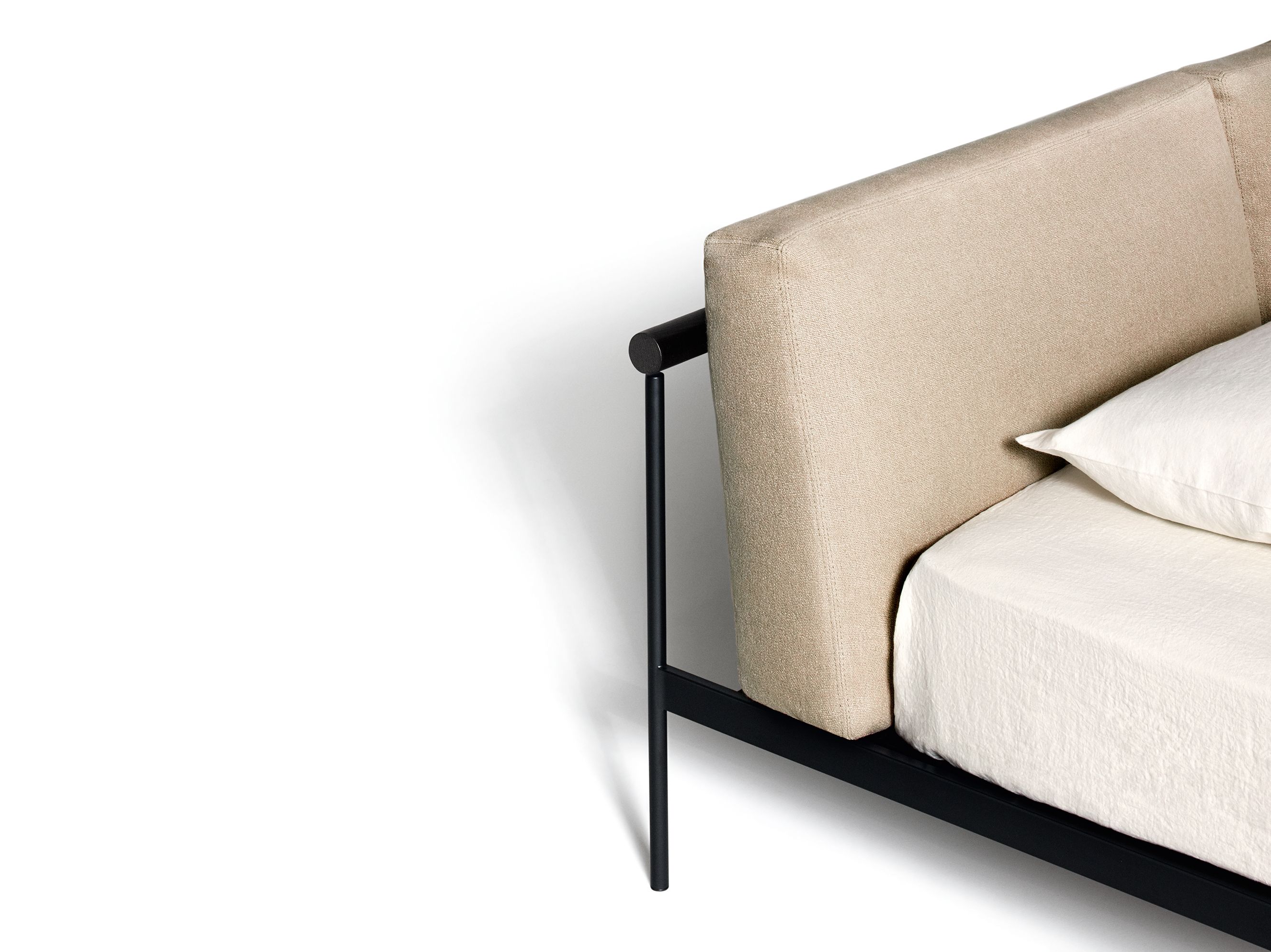 Двуспальная кровать с мягким изголовьем DE PADOVA Étiquette ARCH-00099294 - Вид №2