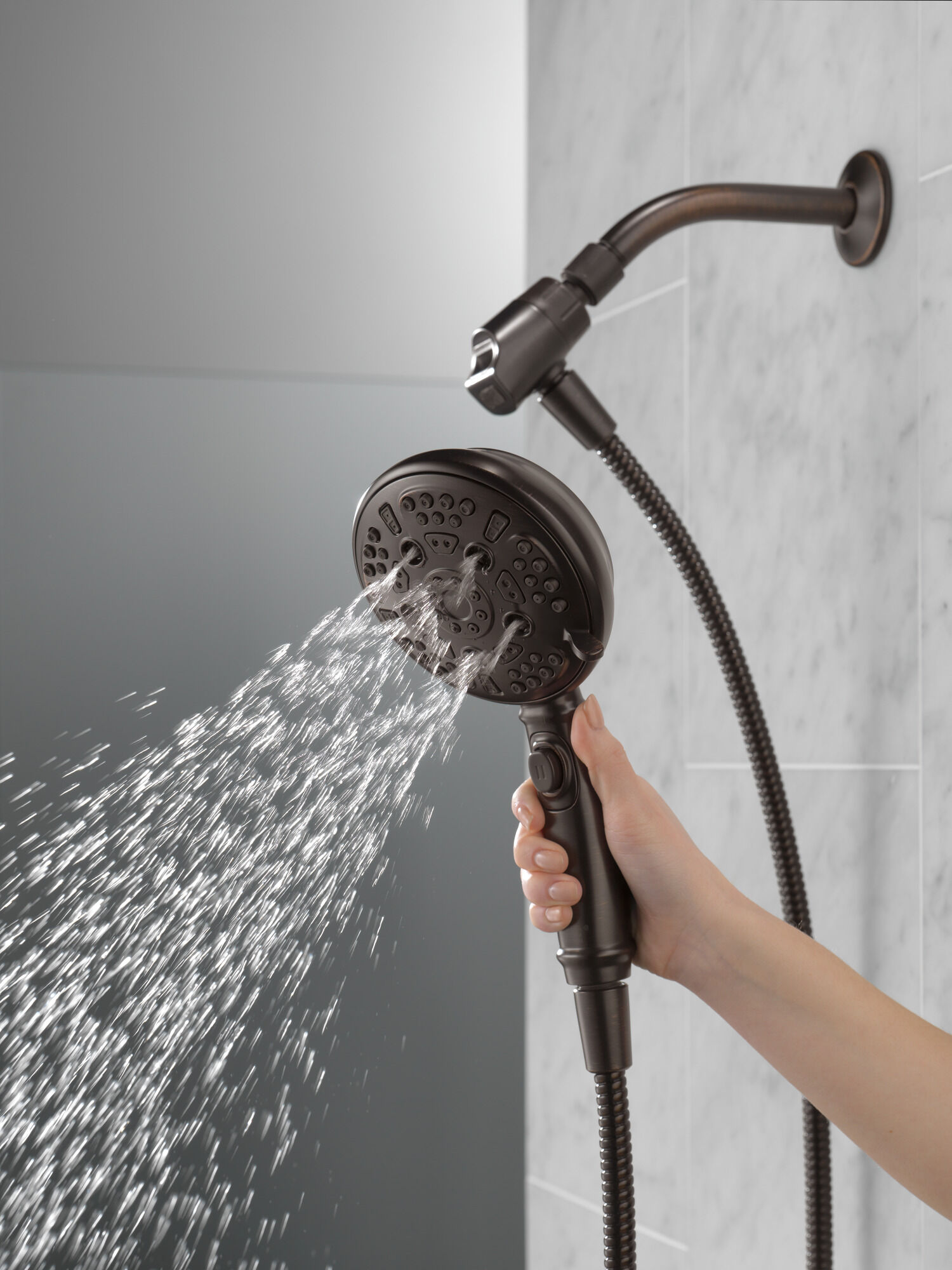 75506RB Ручной душ SureDock ™ с 7 настройками Delta Faucet DELTA Венецианская бронза - Вид №5