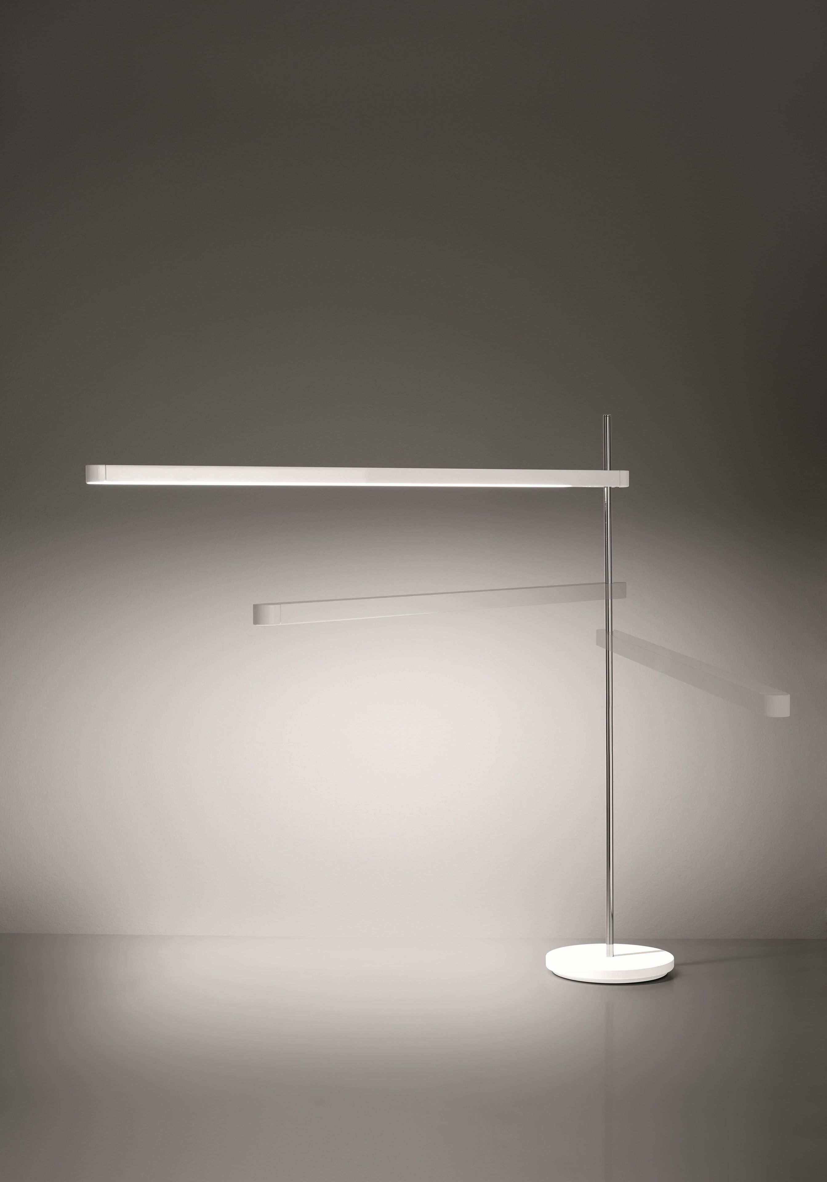 Вращающаяся регулируемая высота настольная лампа Artemide Talak Professional ARCH-00143087 - Вид №4