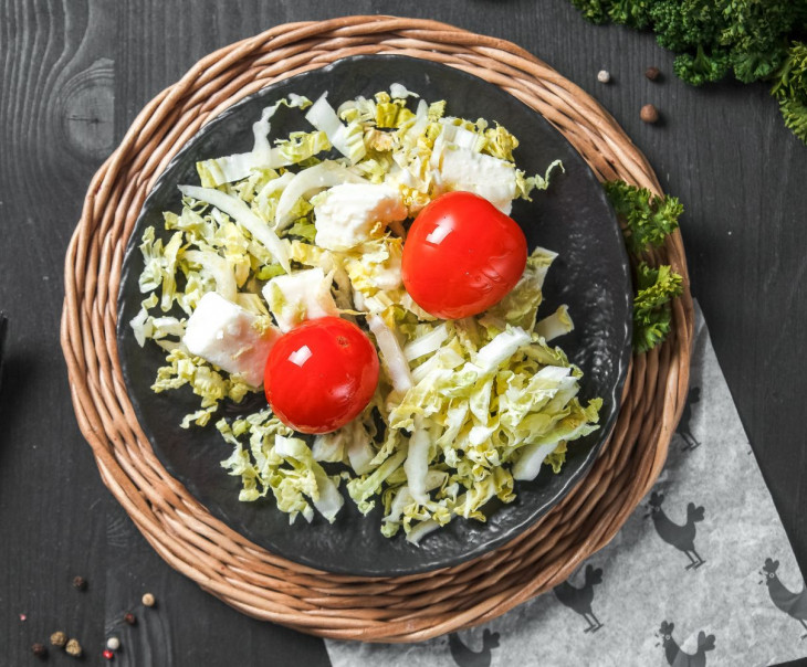 9469 Салат овощной с помидором и сыром Вкусляндия 