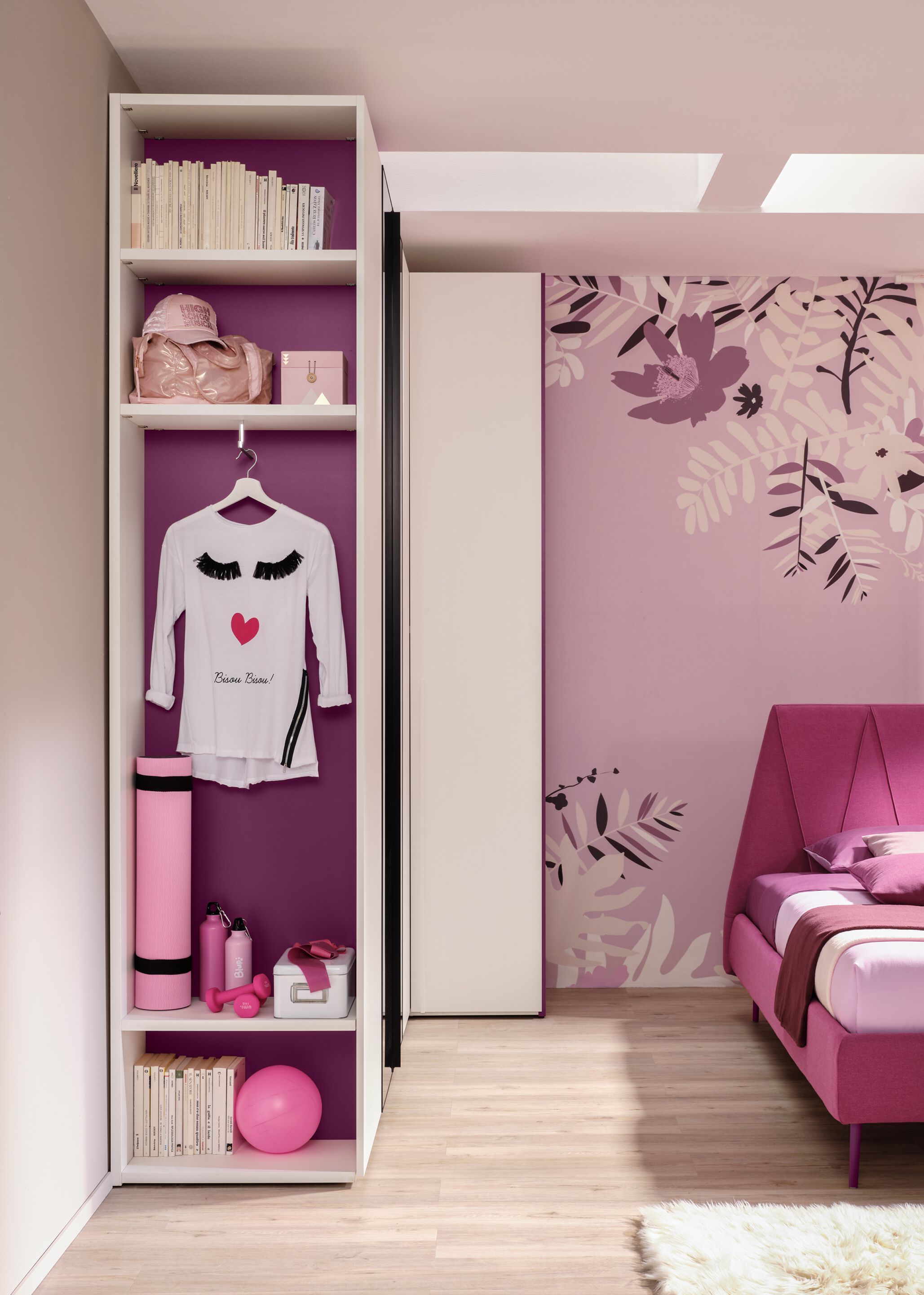 Спальня с угловым шкафом и стеклянными дверцами Moretti Compact YC312 ARCH-00082514 - Вид №2