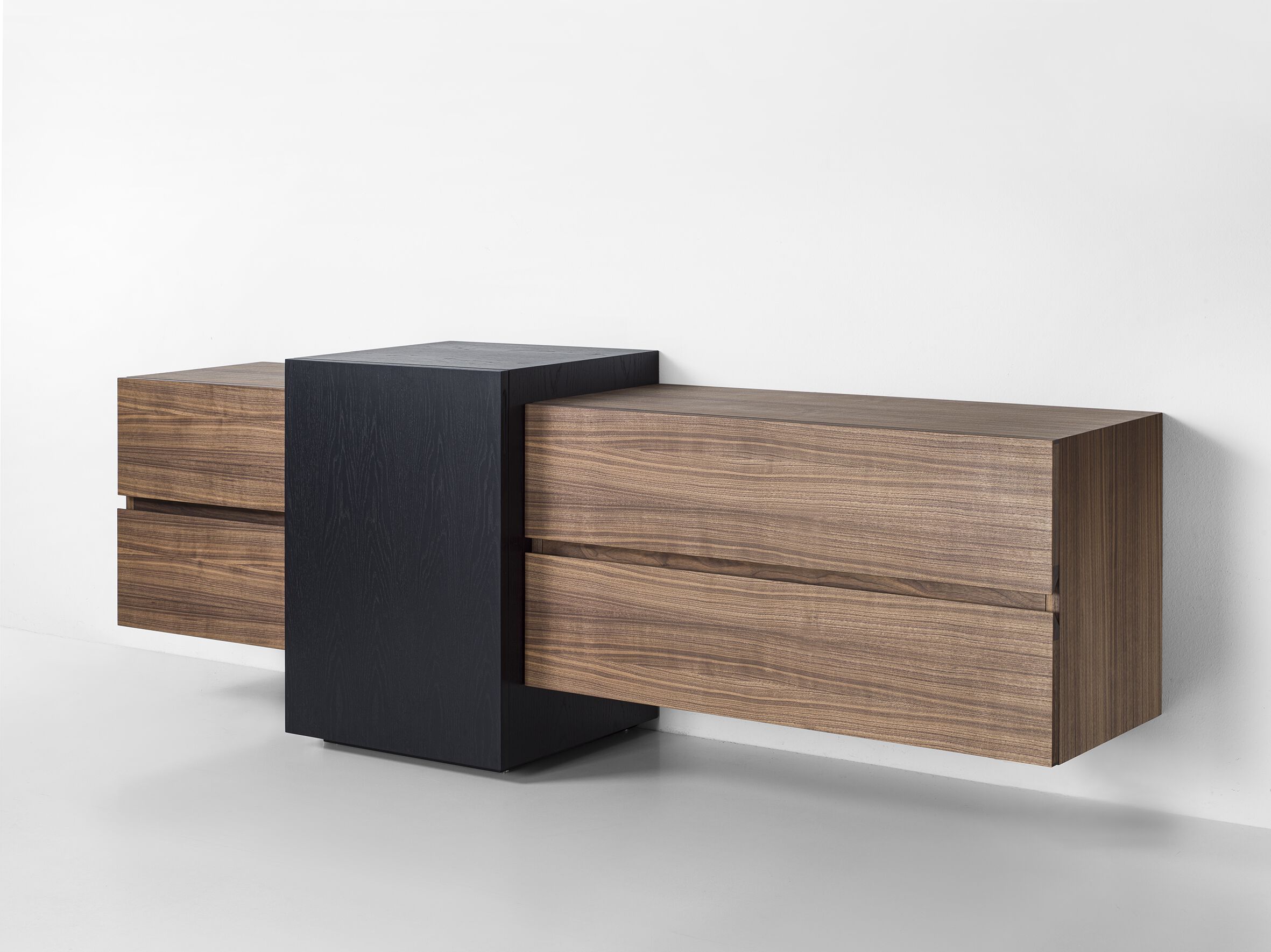 Шкаф из массива дерева с распашными дверцами и ящиками Riva 1920 APARADOX ARCH-00107281 - Вид №1