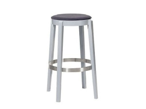 Деревянный табурет