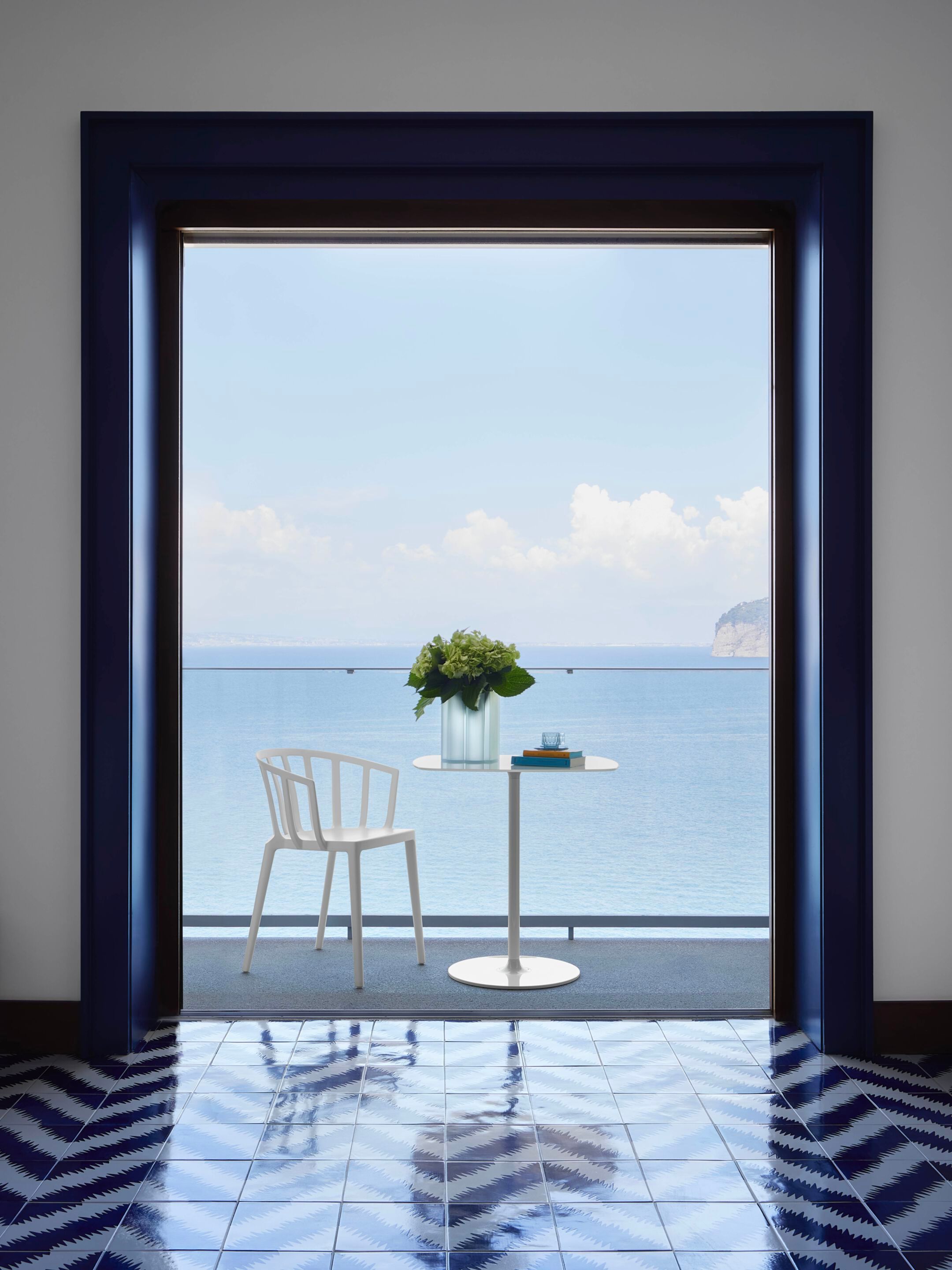 Квадратный стол с хрустальной столешницей и стальным основанием Kartell Тьерри ARCH-00023989 - Вид №2