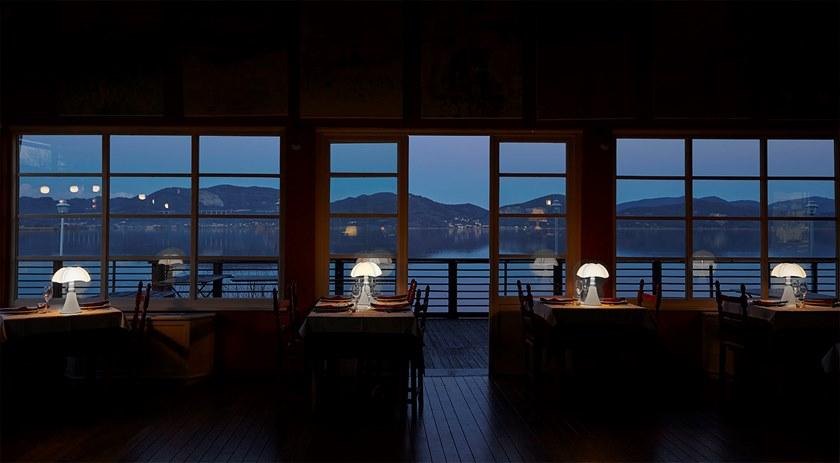 Martinelli Luce Настольная лампа из стали с абажуром из метакрилата Pipistrello 620/j - Вид №9