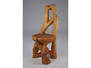 Деревянный стул