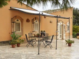 Пергола с железной опорой