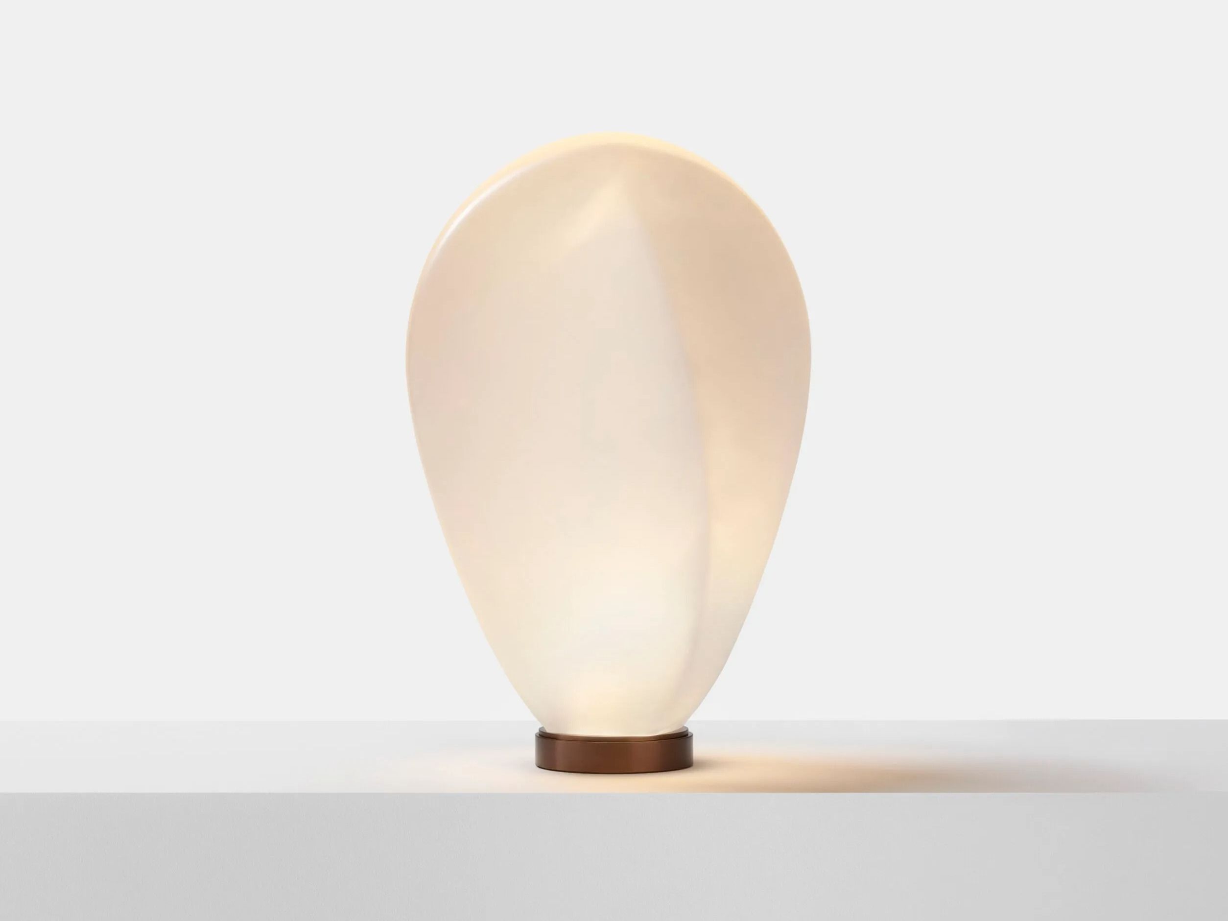 Стеклянная светодиодная настольная лампа Ross Gardam Solace ARCH-00067360