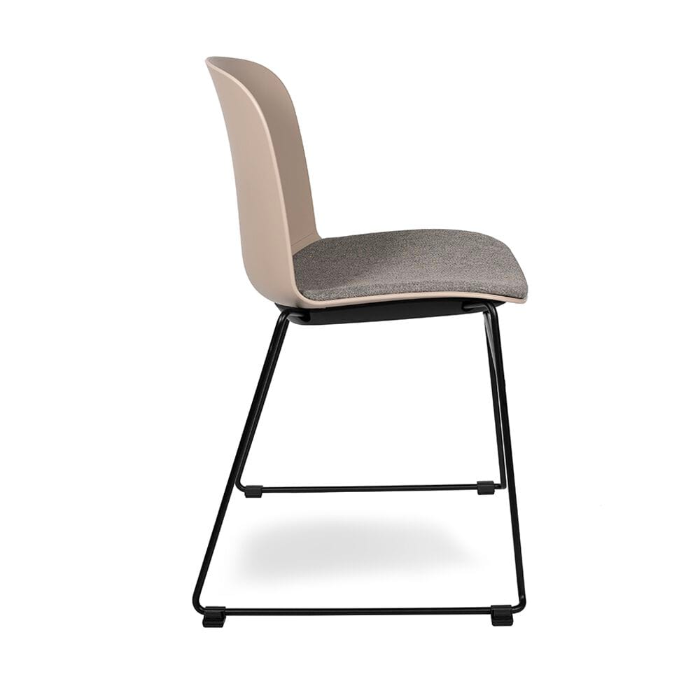 Штабелируемый стул из полипропилена с мягким сиденьем Infiniti Relief ARCH-00023018 - Вид №1