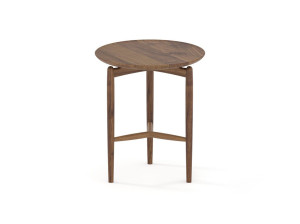 Круглый журнальный столик из массива дерева