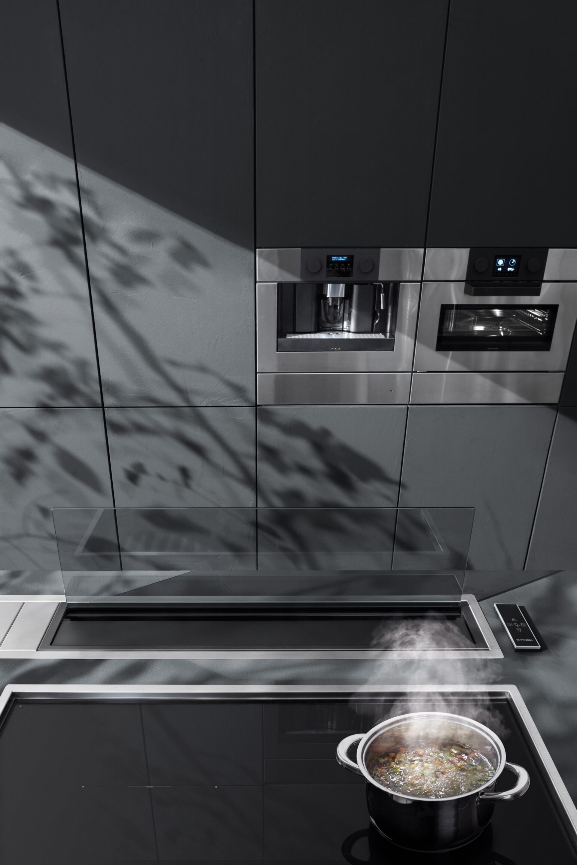 Канал оборудован вытяжкой для пола Barazza 1CKI187K ARCH-00053121 - Вид №2