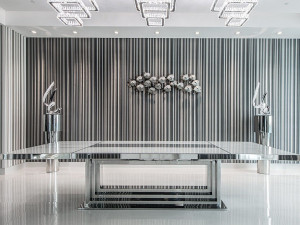 Прямоугольный обеденный стол из нержавеющей стали и стекла