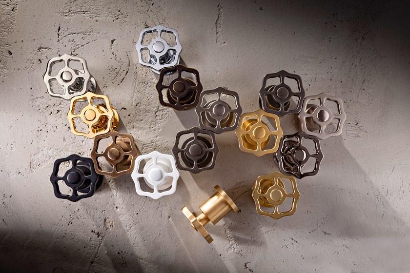 GRAFF Смеситель для умывальника настенный на 2 отверстия Vintage 5360500 - Вид №1