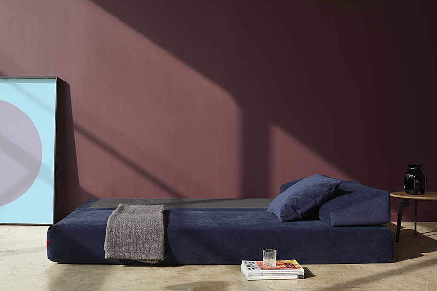 Диван Sigmund с двумя подушками и ножками Drip из лакированного дуба, темно-синий Innovation Living SIGMUND541 - Вид №2