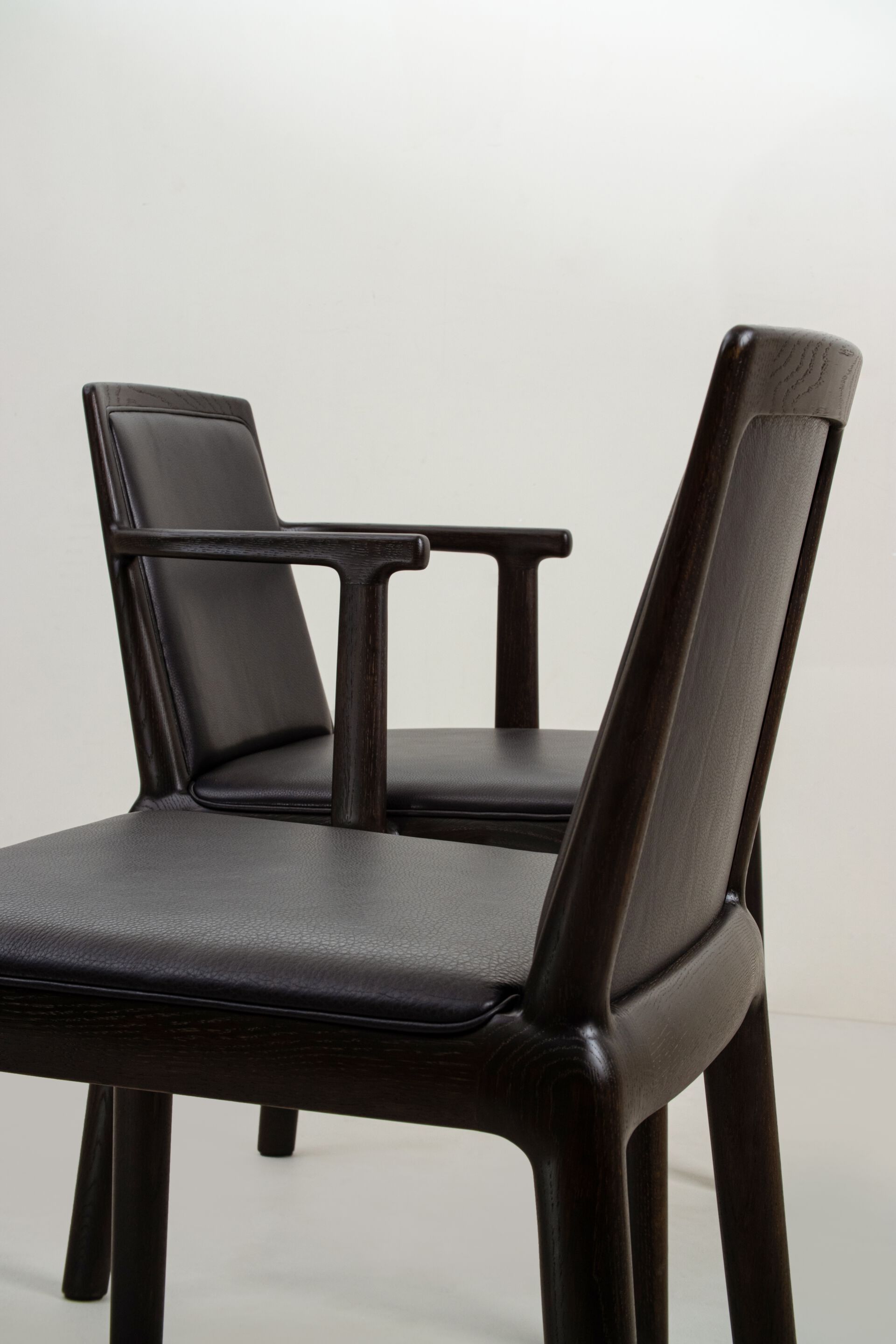 Кожаный стул с подлокотниками District Eight Nôm ARCH-00115997 - Вид №3