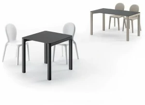 Plust Пластиковый обеденный стол в современном стиле Chloè