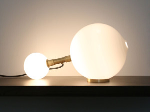 Светодиодная настольная лампа из дутого стекла