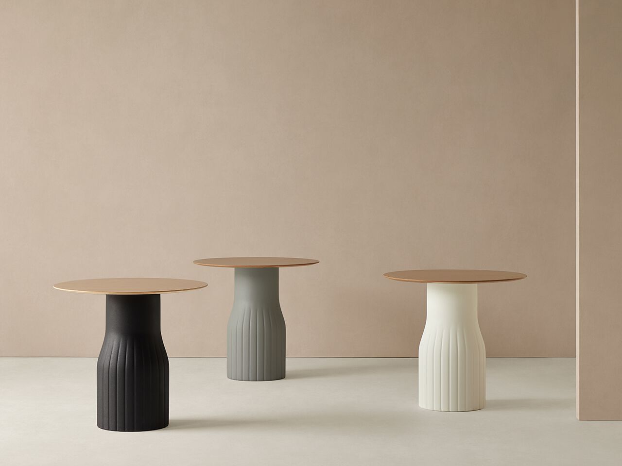 Круглый стол с основанием из переработанного полиэтилена Mobboli Kurt ARCH-00147187 - Вид №3