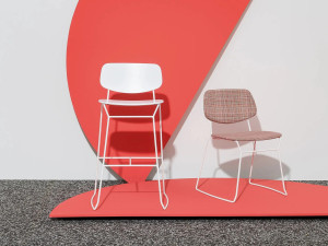 Высокий табурет из стали и дерева