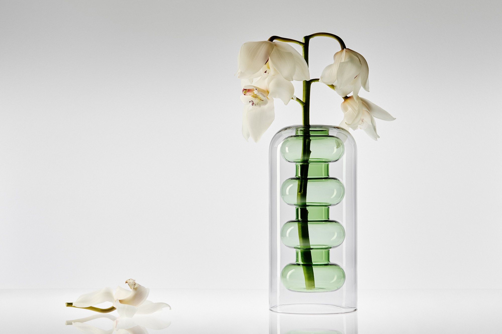 Стеклянная ваза Tom Dixon BUMP TALL GREEN ARCH-00002583 - Вид №1