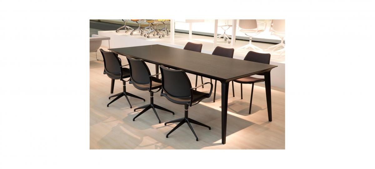 043895 Обеденный стол Stua Lau Santreyd 