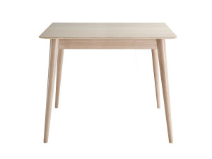 Квадратный обеденный стол