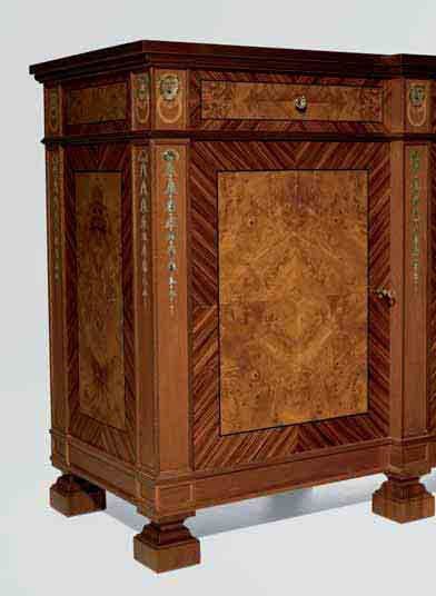 Деревянный шкаф с распашными дверцами OAK Галерея ARCH-00004630