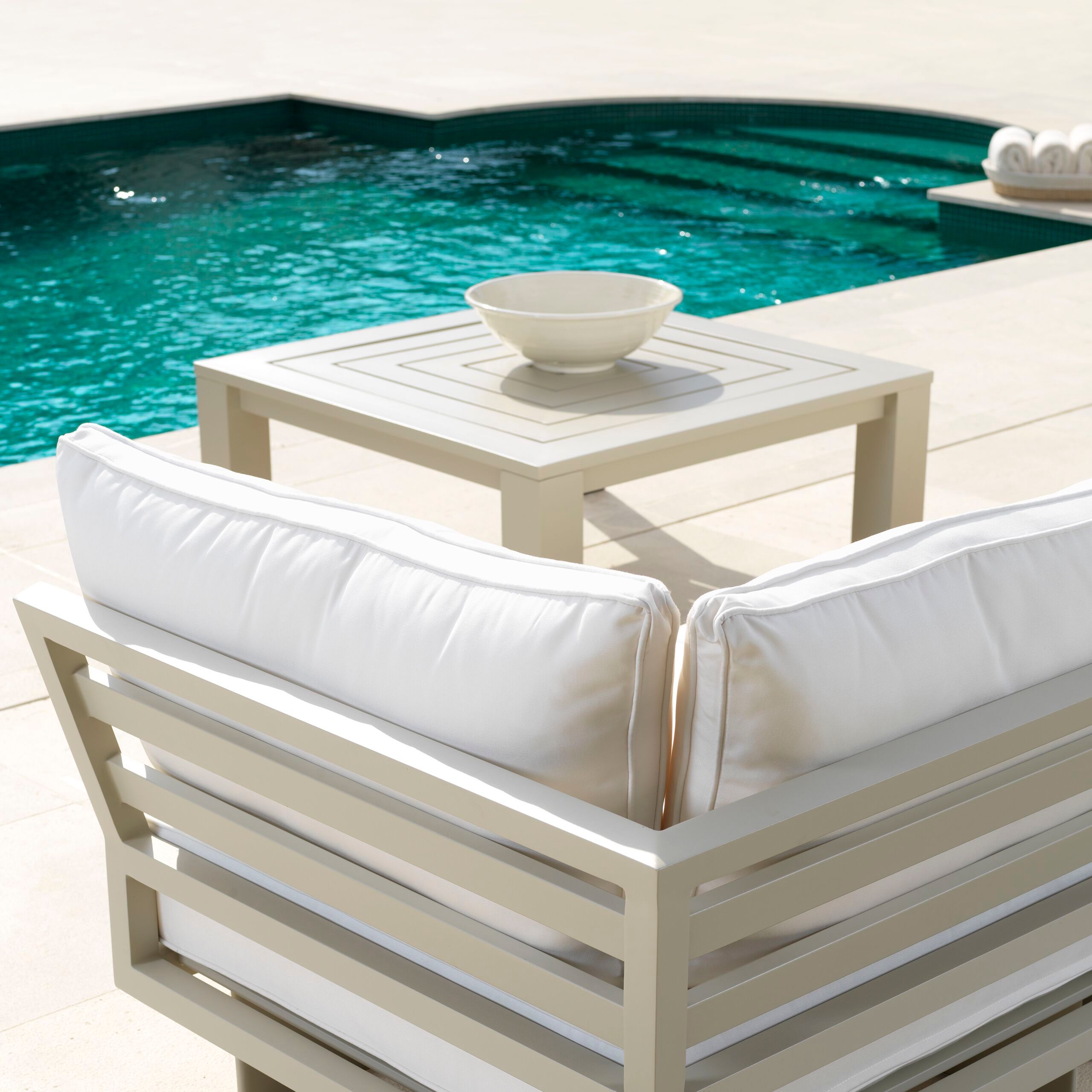 Алюминиевый квадратный садовый стол Eichholtz VISTAMAR ARCH-00135189