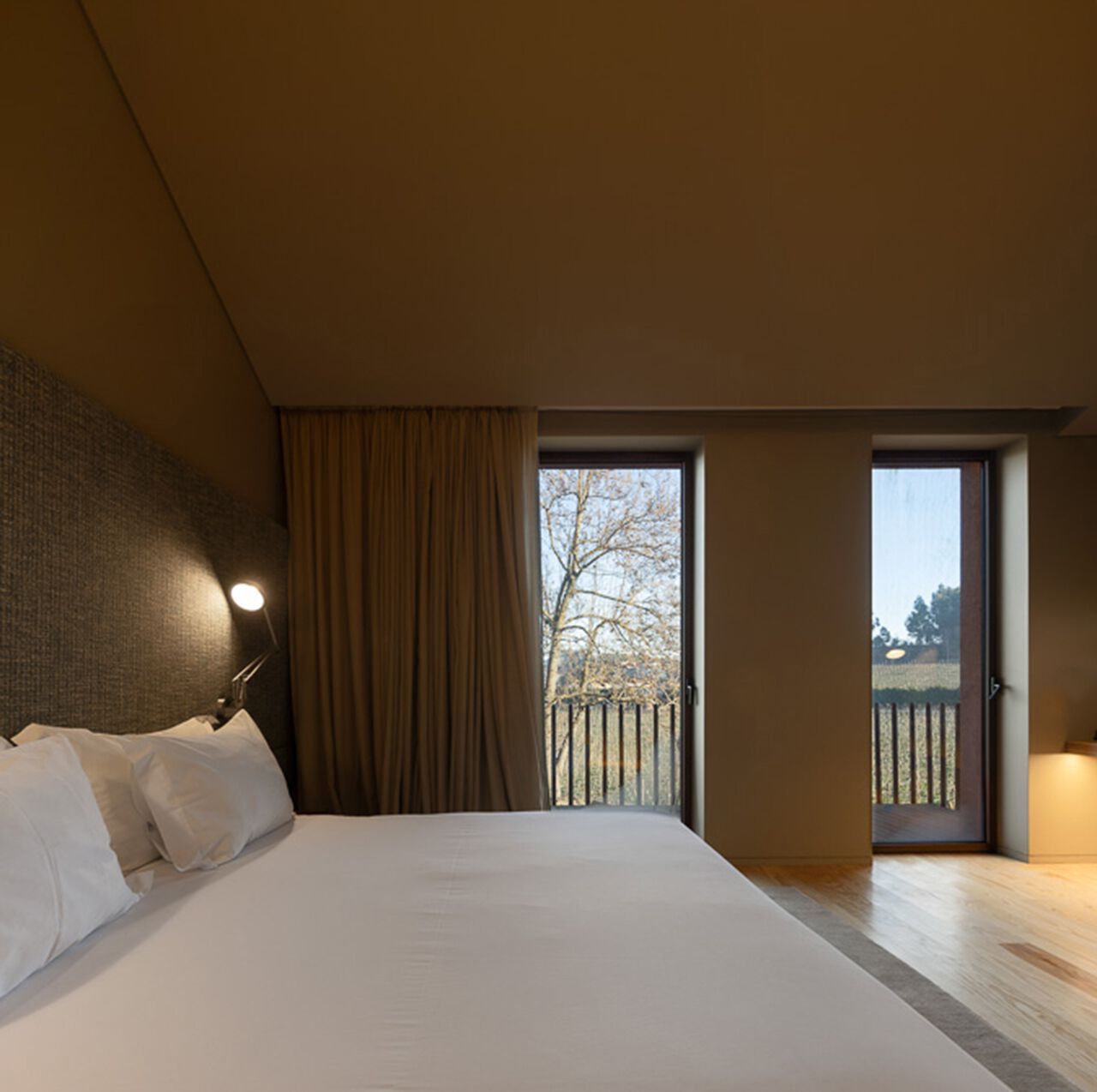 Окно с откидной створкой из закаленного стекла panoramah! AH! TILT & TURN ARCH-00126084 - Вид №3