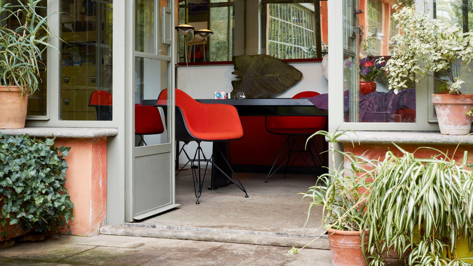 Стул с подлокотниками из полипропилена и ткани VITRA Eames Plastic Chair ARCH-00117709 - Вид №7