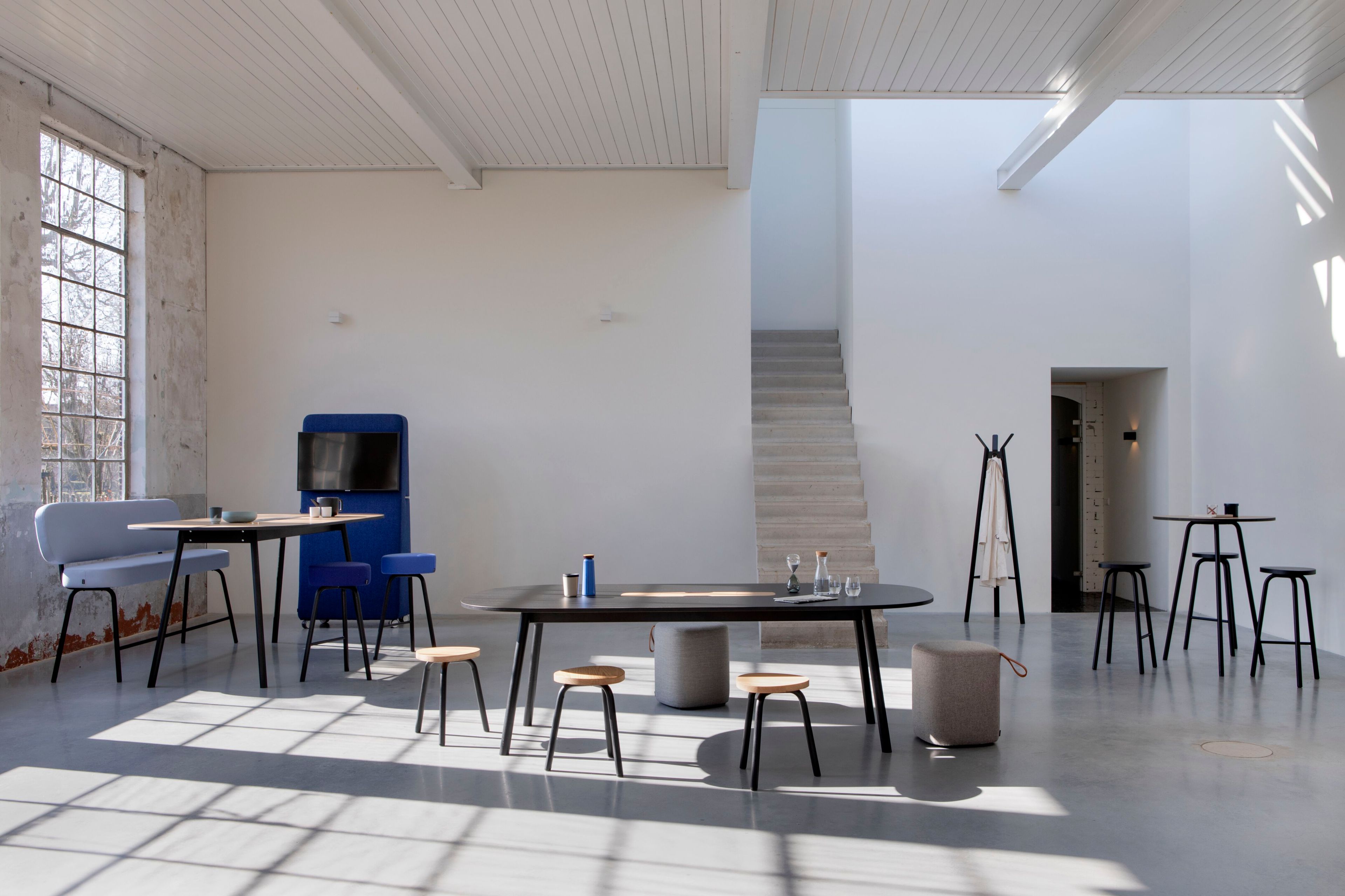 Прямоугольный стол для совещаний из стали и дерева с системой люверсов Cascando Pully ARCH-00081739 - Вид №2