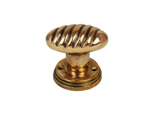 Бронзовая дверная ручка