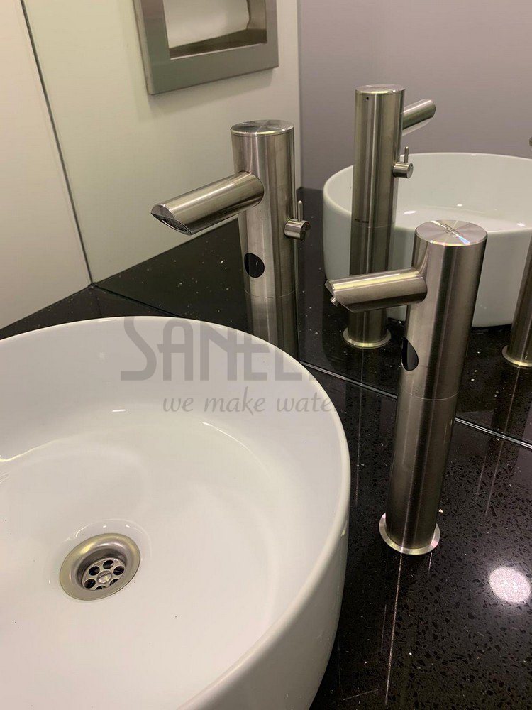 85911 Автоматический нержавеющий дозатор мыла на столешницу, 1 л бачок для мыла, 230 В SANELA  - Вид №3