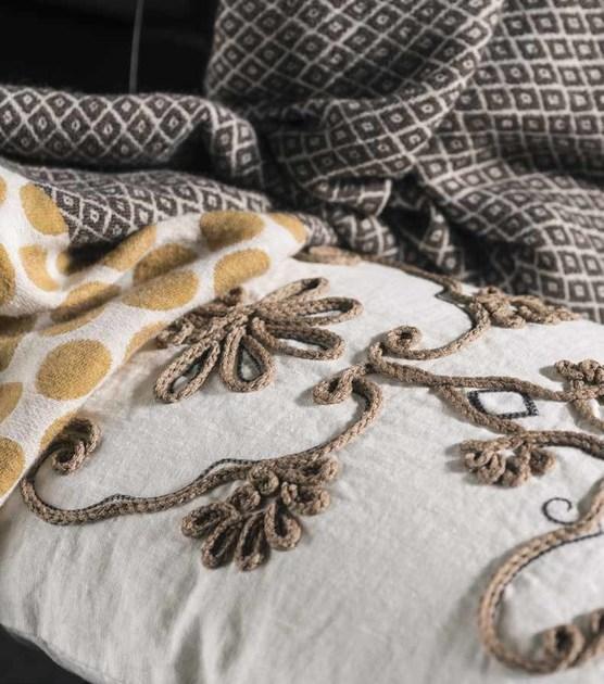 LA FABBRICA DEL LINO Прямоугольная подушка из льна с ручной вышивкой Decor sun-id-1408983 - Вид №1