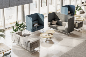 Кресло с высокой спинкой